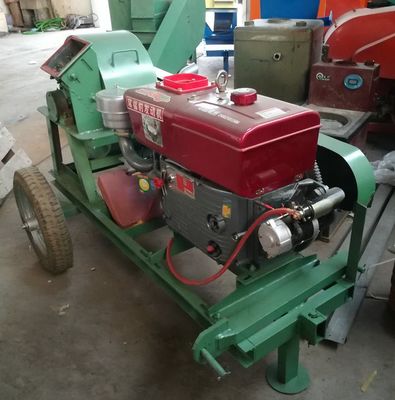 Λιγότερο από 300 mm Μέγεθος τροφοδοσίας Κινητό θραύστης ξύλου Σφυροκόπημα Σφυροκόπημα Σπαρακτήρα βότανων