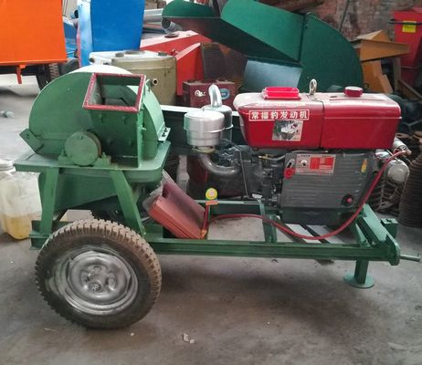 Λιγότερο από 300 mm Μέγεθος τροφοδοσίας Κινητό θραύστης ξύλου Σφυροκόπημα Σφυροκόπημα Σπαρακτήρα βότανων