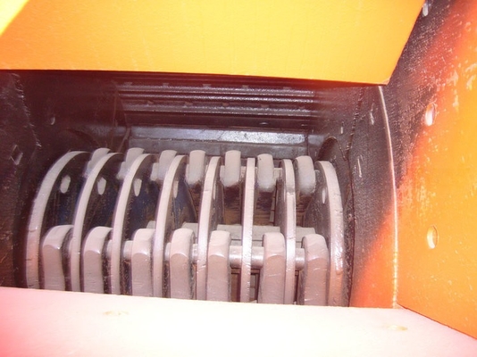 11kW τάση 380v Μικρό ορυχείο χρυσού πέτρα σφυροκόπημα μύλο συντρίμμιο σε σκόνη για την εξόρυξη χρυσού
